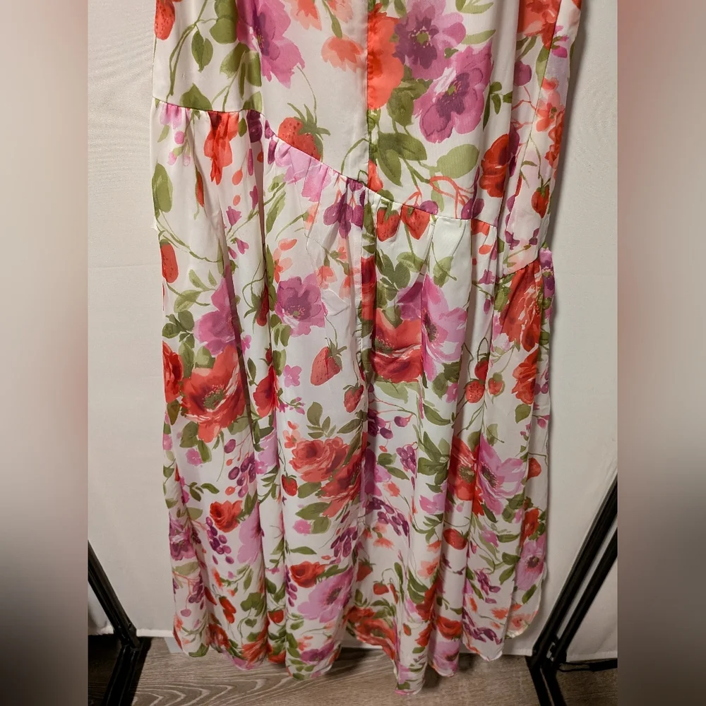 NWT Abercrombie & Fitch White Floral Strawberry Ruffle Flowy Dress Size Medium